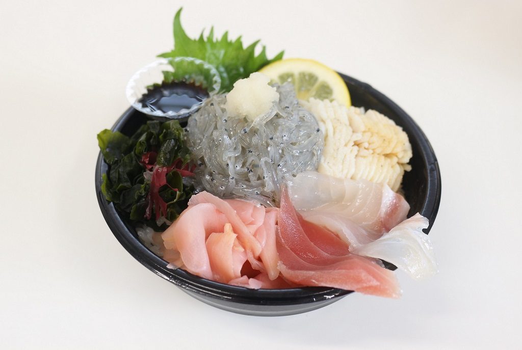 生しらす丼(えびす丸)/道の駅あわじ(兵庫県/淡路市)