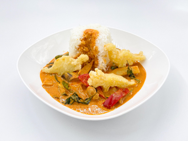 大噴火!恐竜火山カレー(タイ料理ダオタイ)/東京ドームシティ「恐竜展2021」(東京都/文京区)