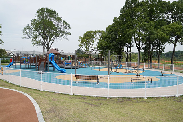 「冒険の丘」ユニバーサルデザイン遊具/都立舎人公園(東京都/足立区)