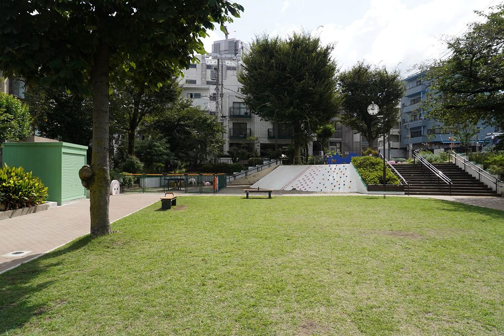青々とした芝生/恵比寿南二公園(東京都/渋谷区)