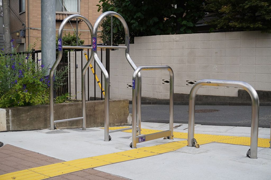 出入口の車止め/恵比寿南二公園(東京都/渋谷区)