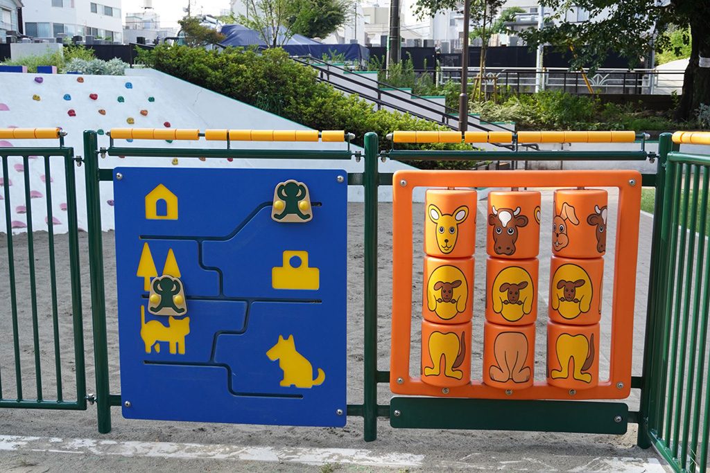 砂場フェンスの内側の仕掛け/恵比寿南二公園(東京都/渋谷区)