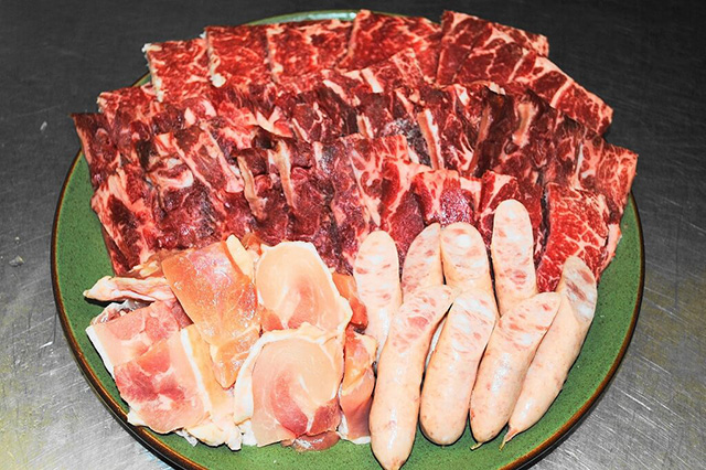 焼肉セット 3200円/1人(写真は4人前)/大森リゾートキャンプ場(京都府/京都市)
