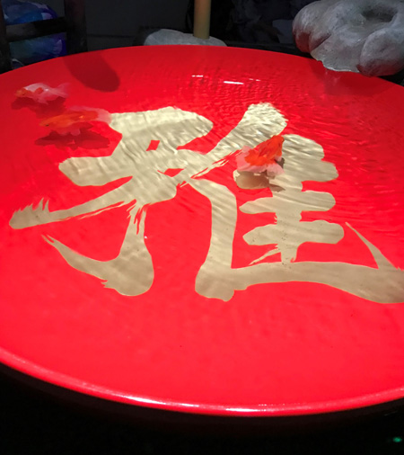 巨大なさかずき型の金魚水槽「盃に鹿威し」/AQUARIUM ✕ ART átoa(兵庫県/神戸市)