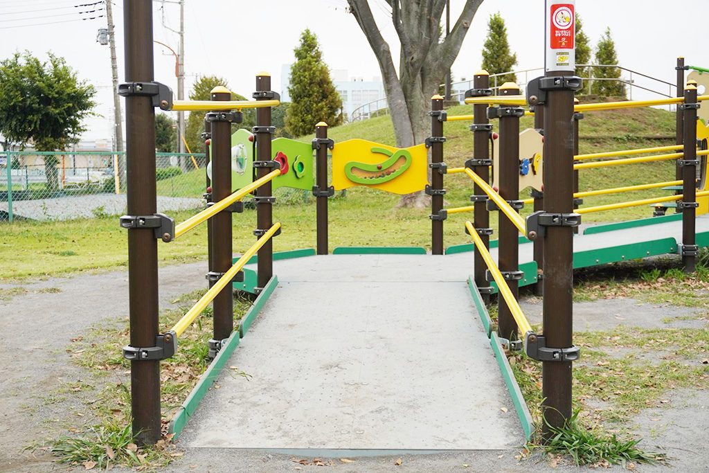 スロープ状の動線/秋葉台公園(神奈川県/藤沢市)
