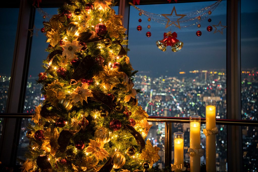 天望デッキフロア350の装飾(過去の様子)/「東京スカイツリータウン®マジカルクリスマス2021」