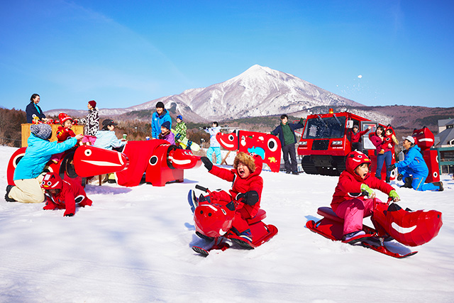でっこら赤べこ雪広場(星野リゾート 磐梯山温泉ホテル)