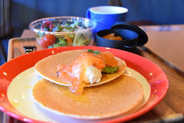 「ムーミン谷の食堂」のサーモンパンケーキ1600円/ムーミンバレーパーク(埼玉県/飯能市)