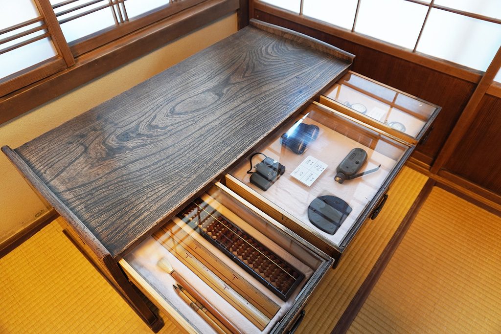 展示されている調度品/三鷹市星と森と絵本の家(東京都/三鷹市)