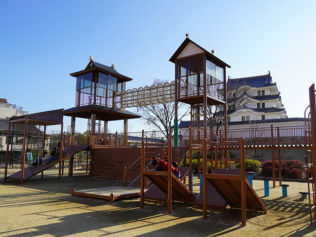 尼崎城址公園のアスレチック/尼崎城(兵庫県/尼崎市)