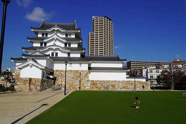 人工芝の広場/尼崎城(兵庫県/尼崎市)