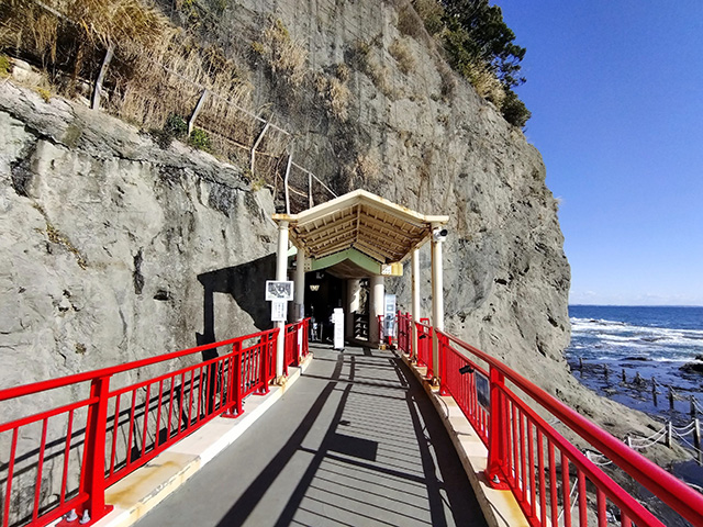 「江の島岩屋」へと続く岩屋橋(神奈川県/藤沢市)