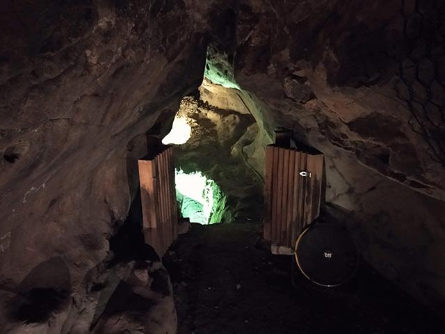 富士山の氷穴につながっているといわれるポイント/江の島岩屋(神奈川県/藤沢市)