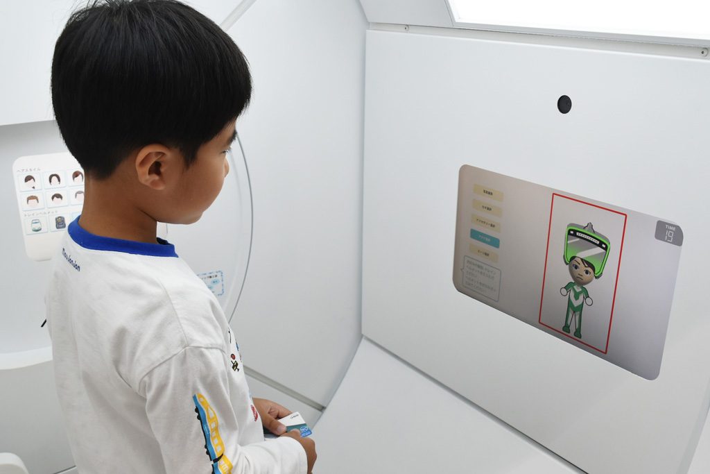 「創造型ミュージアム」で自分のアバターを作る様子/鉄道博物館(埼玉県/さいたま市)