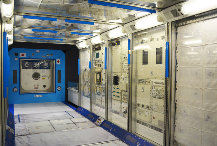 「きぼう」日本実験棟の一つを再現した実物大模型/宇宙航空研究開発機構(JAXA)筑波宇宙センター(茨城県/つくば市)