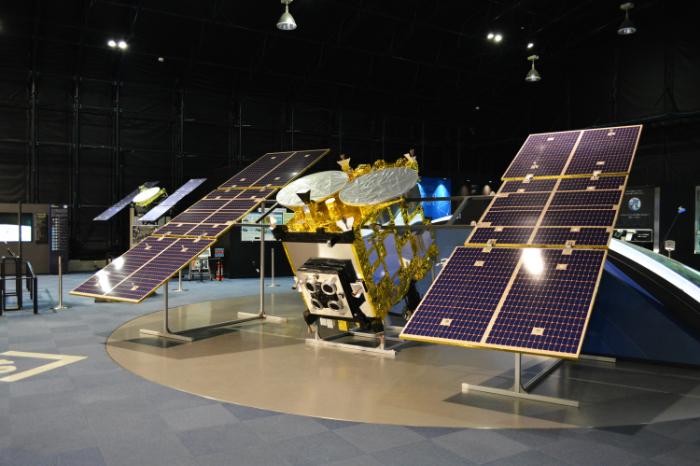 小惑星探査機「はやぶさ2」の1/1 スケール模型/宇宙航空研究開発機構(JAXA)筑波宇宙センター(茨城県/つくば市)
