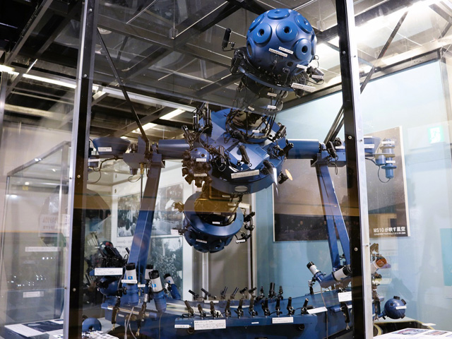 ロボットみたいなプラネタリウム投影機(2018年まで使用)/和歌山市立こども科学館