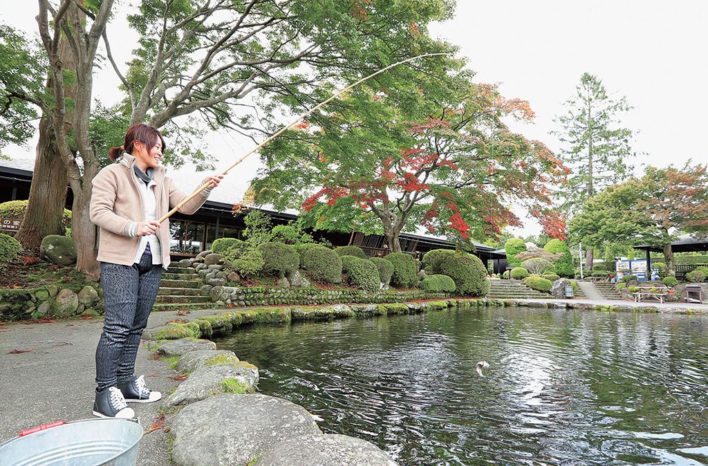 ますつり公園で釣りをする様子(福島県)