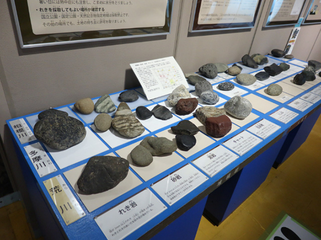 様々な種類の石の展示/多摩六都科学館(東京都/西東京市)