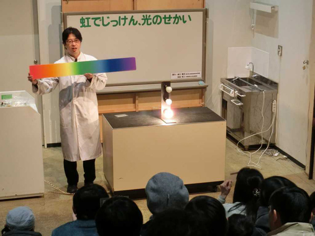 学芸員による実験や解説が楽しめます/大阪市立科学館(大阪府)