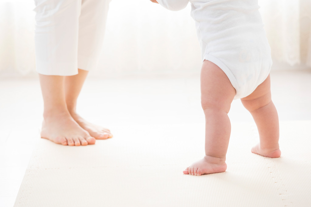 扁平足や浮き指、子どもの足は大丈夫?