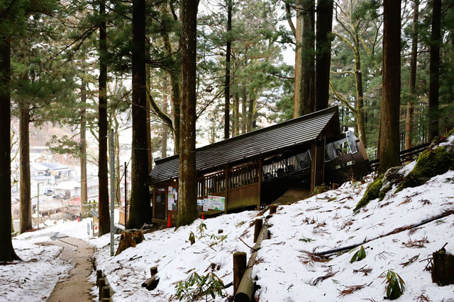 どろっこ乗場の右側には、遊歩道がある/洞川温泉(奈良県/天川村)