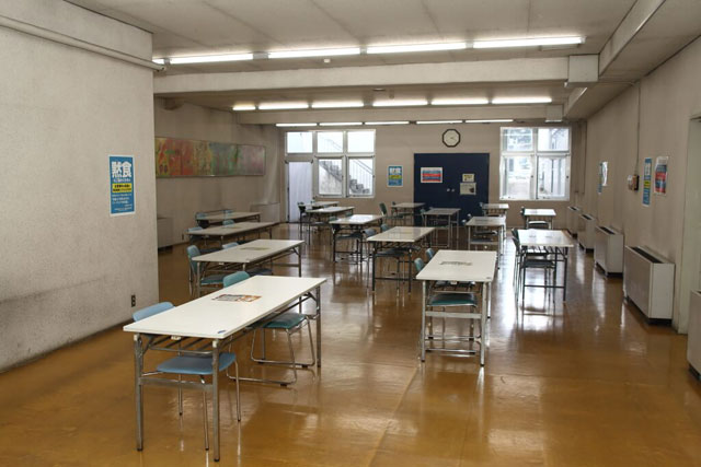 自由に休憩できる1階の団体ホール/京都市青少年科学センター(京都府)