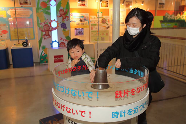 強力な磁石の働きを体感できる「NKS磁石」/京都市青少年科学センター(京都府)