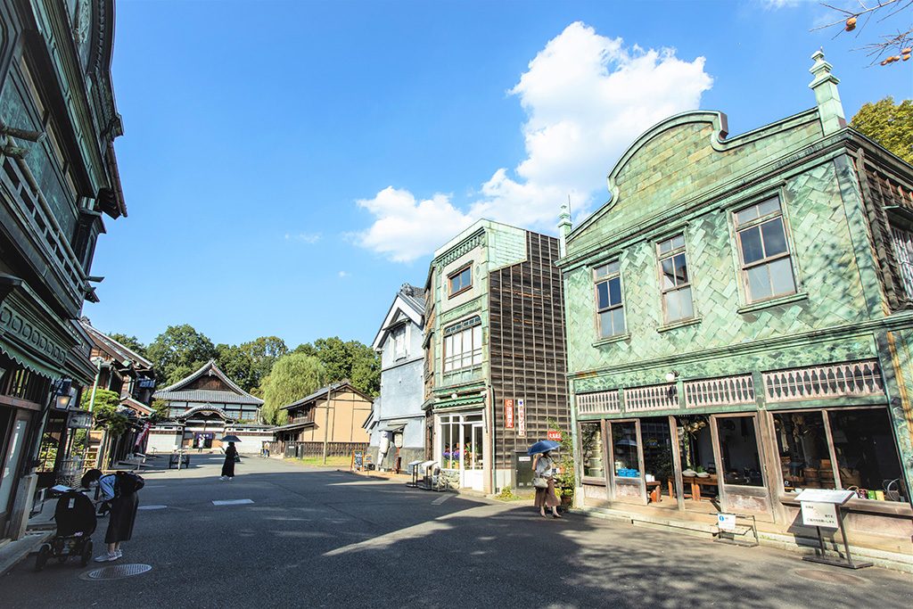 お店が並ぶ東ゾーン/江戸東京たてもの園(東京都/小金井市)