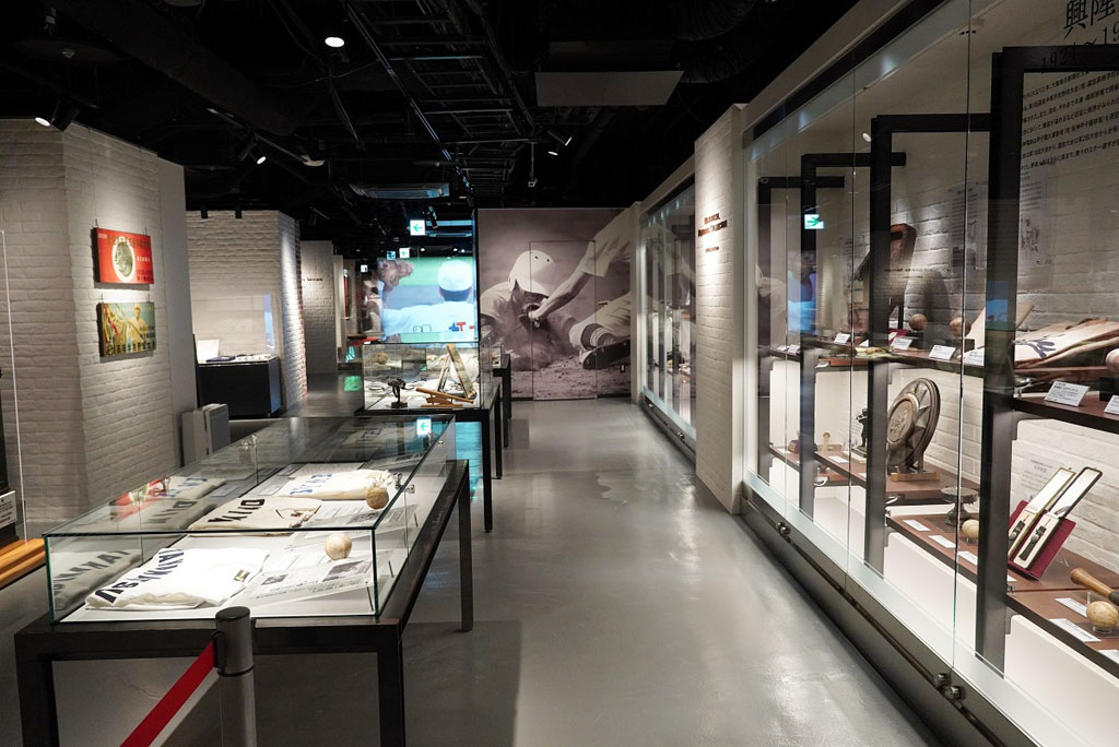 高校野球の歴史を時代順に紹介した展示/甲子園歴史館(兵庫県/西宮市)