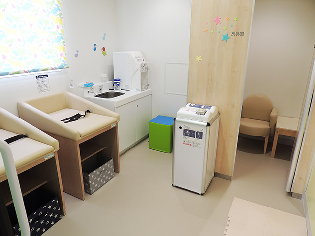 個室の授乳室や、おむつ替えシートなどを完備/あらかわ遊園(東京都/荒川区)