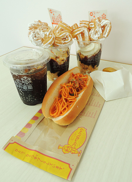 「ナポリタンコッペセット」と「米粉チュロスパフェ」/あらかわ遊園(東京都/荒川区)