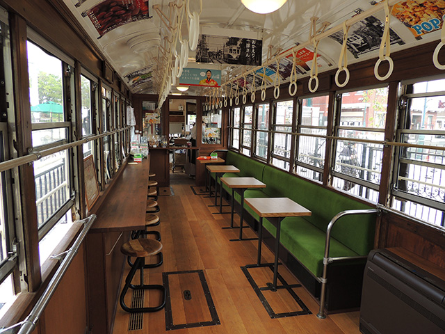 一球さん号(カフェ193)車内/あらかわ遊園(東京都/荒川区)