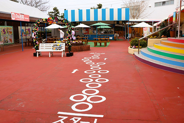 広場奥のテイクアウトコーナー/白浜エネルギーランド(和歌山県/白浜町)