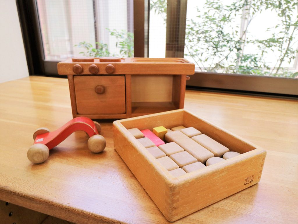 「こどものへや」の木製おもちゃ/ちひろ美術館・東京(東京都/練馬区)