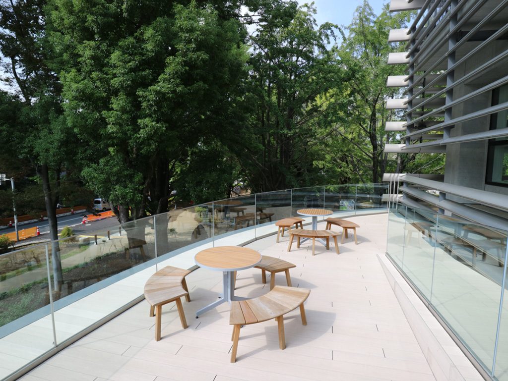 屋外テラス/いたばしボローニャ絵本館(東京都・板橋区)