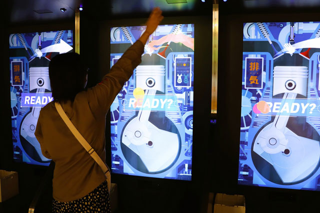 ファミリーで並んでポイントを競い合うのも面白い/ヤンマーミュージアム(滋賀県/長浜市)