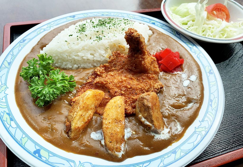 恐竜発掘カレー900円(サラダ付き)/ミュージアムパーク茨城県自然博物館(坂東市)