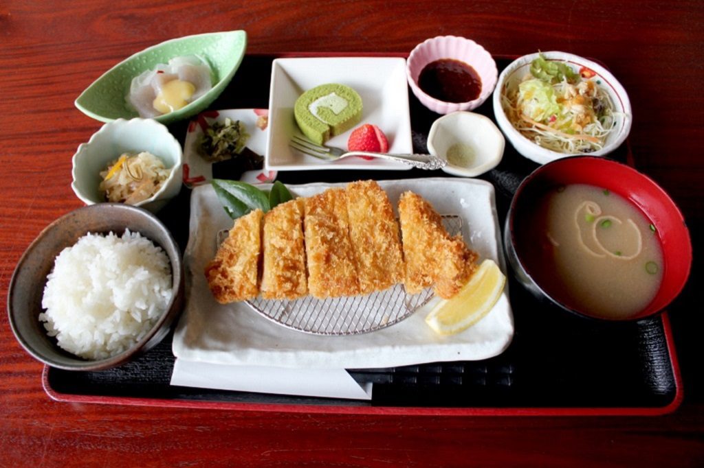 耳納いっーとんカツ定食(お食事処なかよしこよし)/道の駅 うきは(福岡県/うきは市))