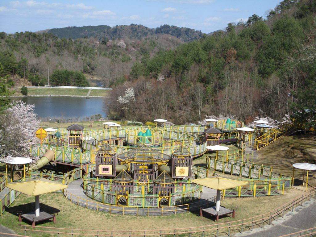 岡山県内で最大級といわれる超大型遊具/ハイランド公園(岡山県高梁市)