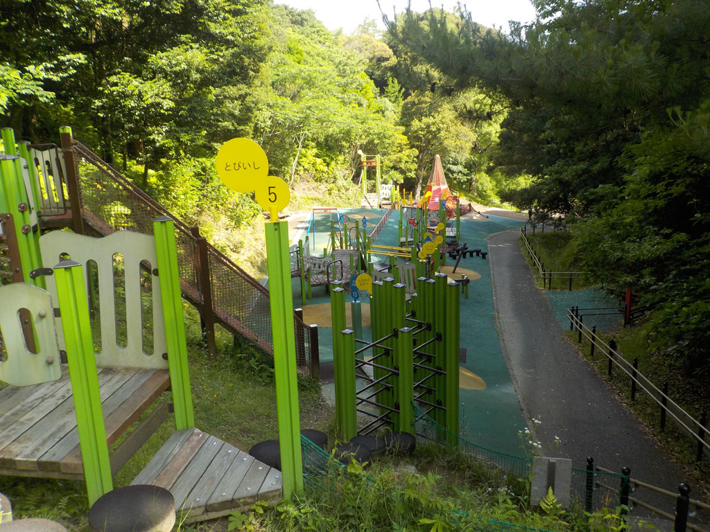 忍者を目指してトレーニング「ニンクルパーク」/長門市総合公園