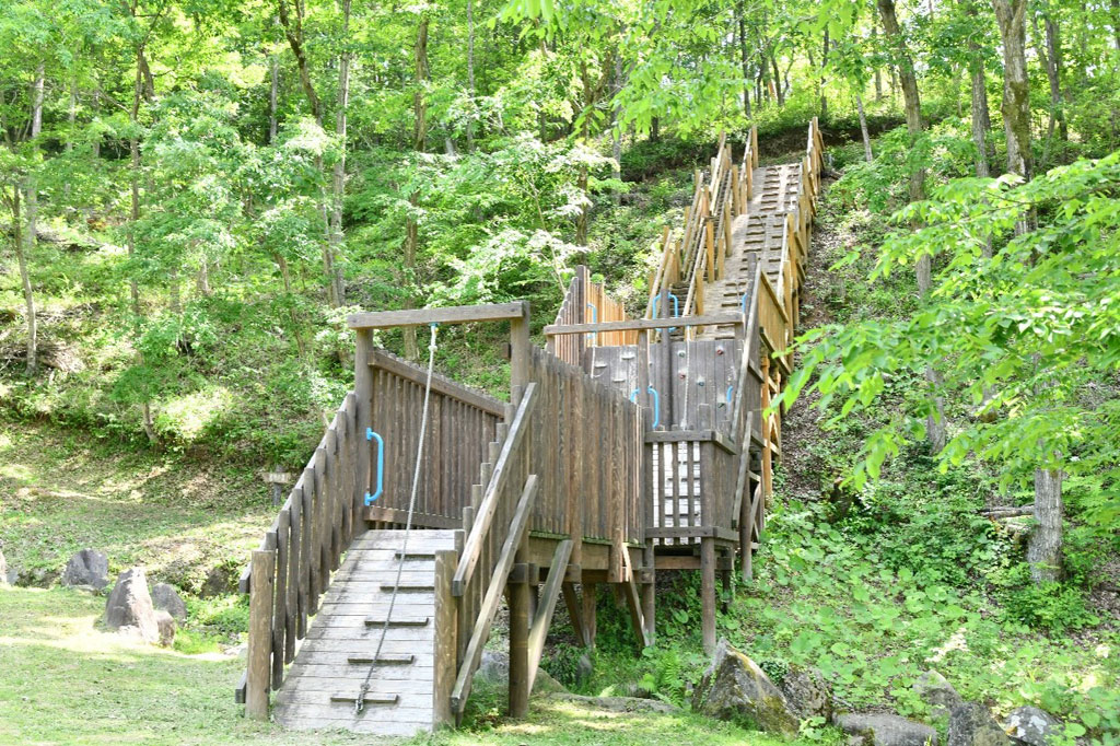 冒険の森への入り口。マウンテンクライミング/やながわ希望の森公園(福島県伊達市)