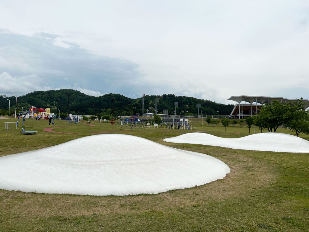 大人気のふわふわドーム/新青森県総合運動公園