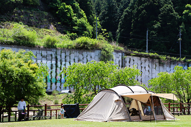 キャンプができる原っぱ広場の芝生/平成榛原子供のもり公園(奈良県/宇陀市)