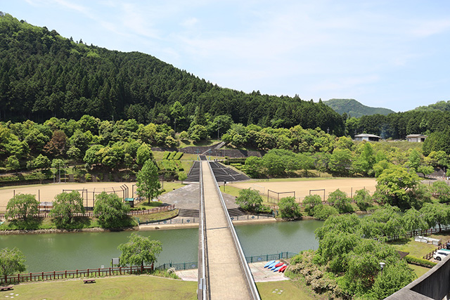公園の中を流れる宇陀(うだ)川/平成榛原子供のもり公園(奈良県/宇陀市)