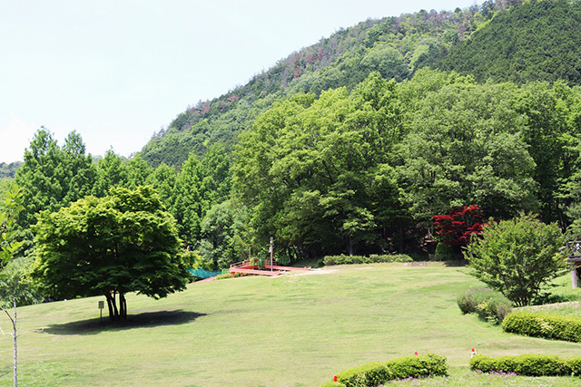 南に広がる山の丘陵/平成榛原子供のもり公園(奈良県/宇陀市)