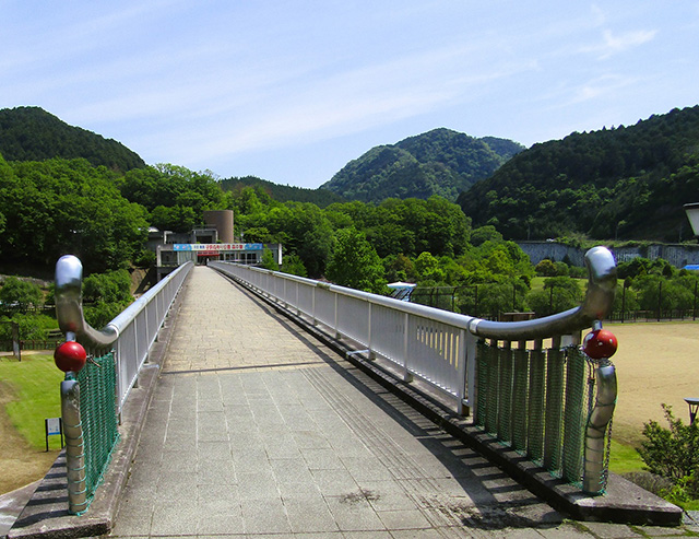 宇陀川にかかる「森の大橋」/平成榛原子供のもり公園(奈良県/宇陀市)