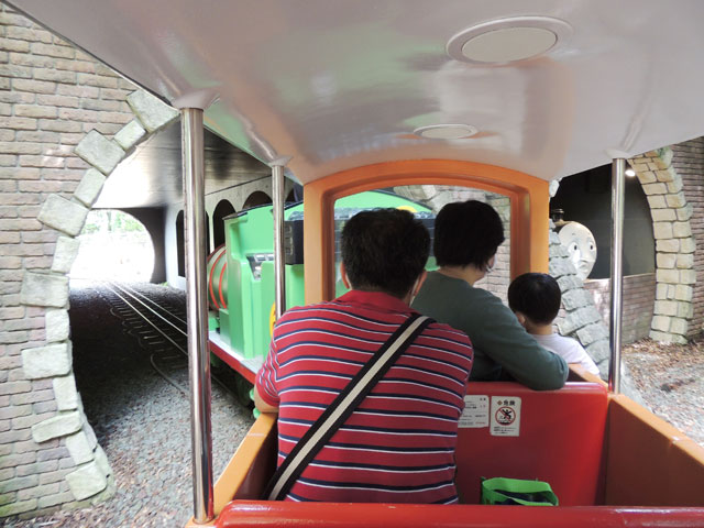 レンガ造りの「ナップフォード駅」からスタート/富士急ハイランド「トーマスランド」(山梨県富士吉田市)