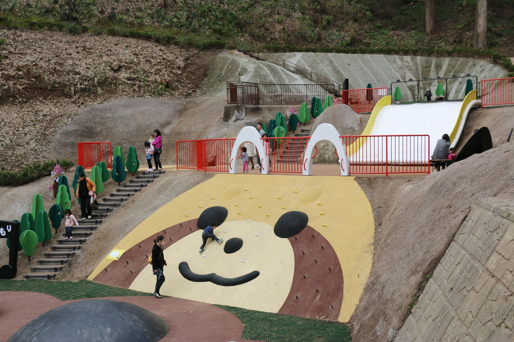 レッサーパンダの顔が愛らしい「こぱんだらんど」のクライミングウォール/西山公園(福井県鯖江市)