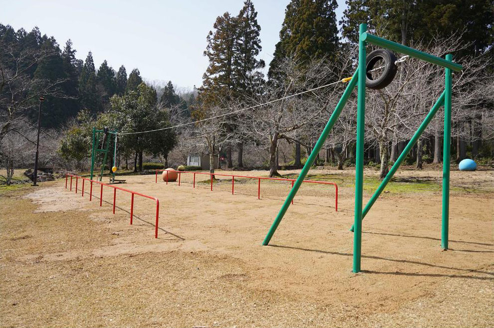 スピード感が楽しい全長20mのターザンロープ/白崎公園(福井県)